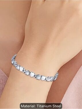 Silver Heart Link Bracelet in Titanium Steel